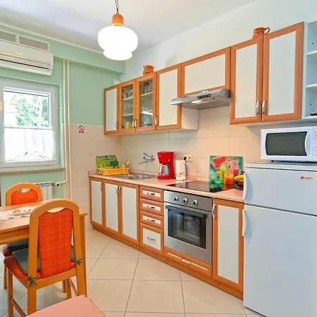 아파트 Marko 1377 *